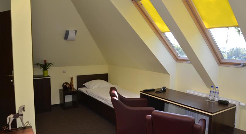 Отель Hotel Pod Dębem