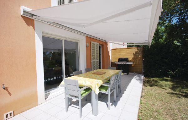 Апартаменты Holiday home Roquebrune sur Argens QR-1445