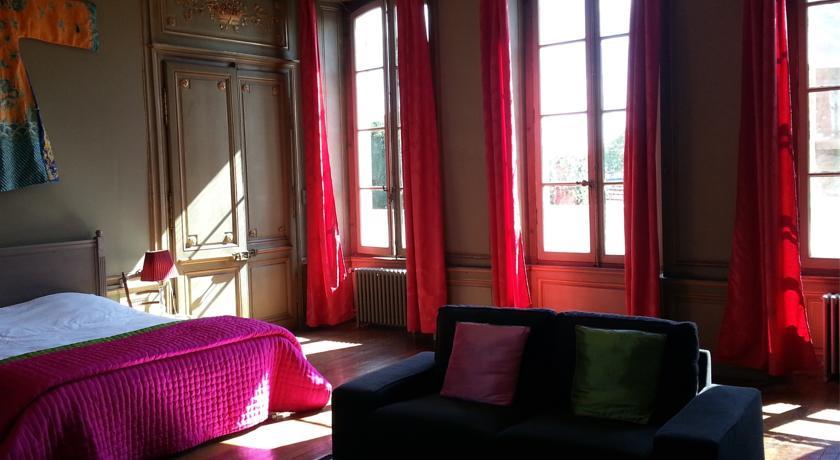 Мини-отель Chambres d'Hôtes "Hotel Particulier des Francières"