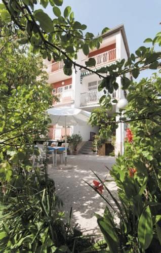 Апартаменты Holiday home Petra EF-1685