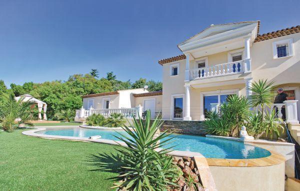 Апартаменты Holiday home Les Issambres QR-1484