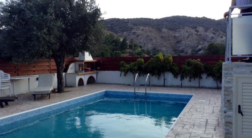 Апартаменты The Old Olive Tree House