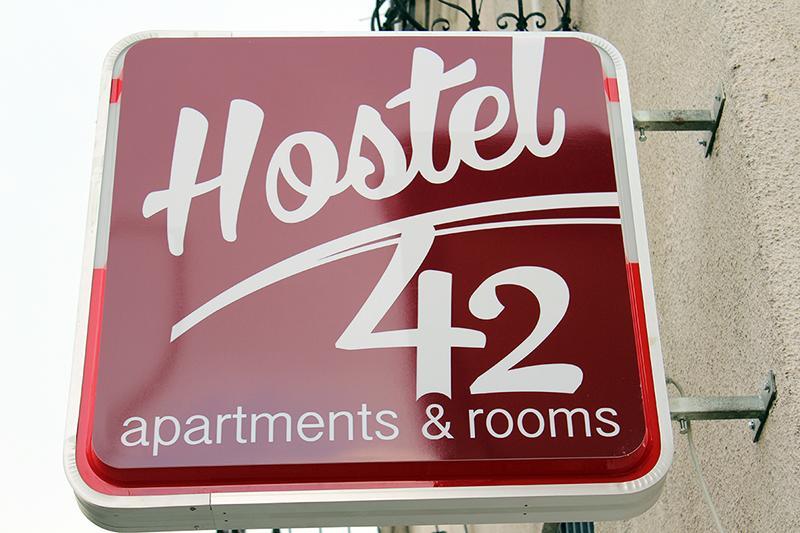 Hostel 42
