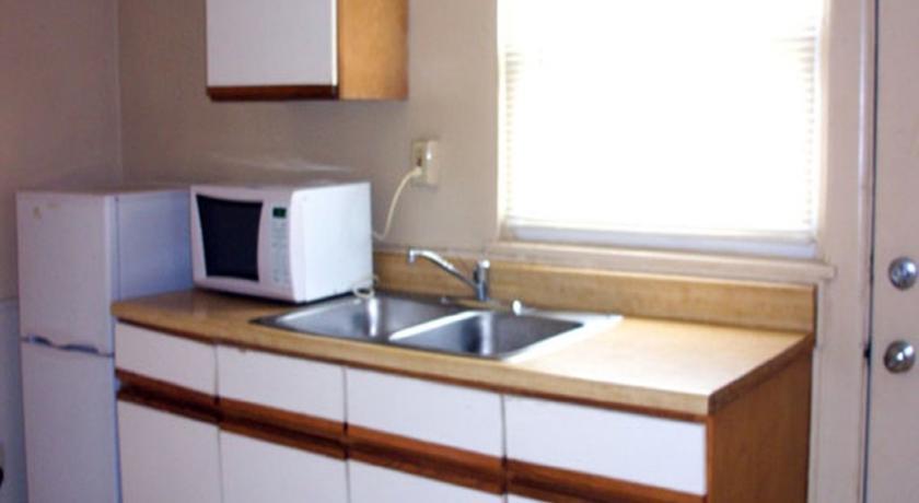 Отель Plaza Motel Wickliffe