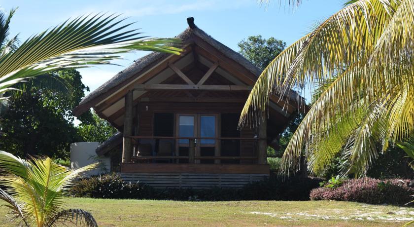 Отель Viwa Island Resort