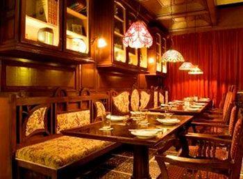 Broadway Hotel