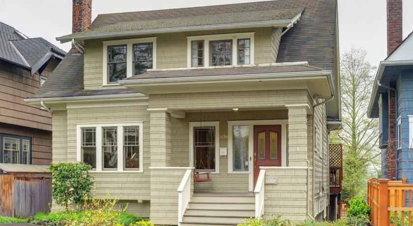 Ravenna Farm House, Sea to Sky Rentals
