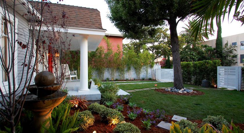 Апартаменты The Luxurious West Hollywood Cottage