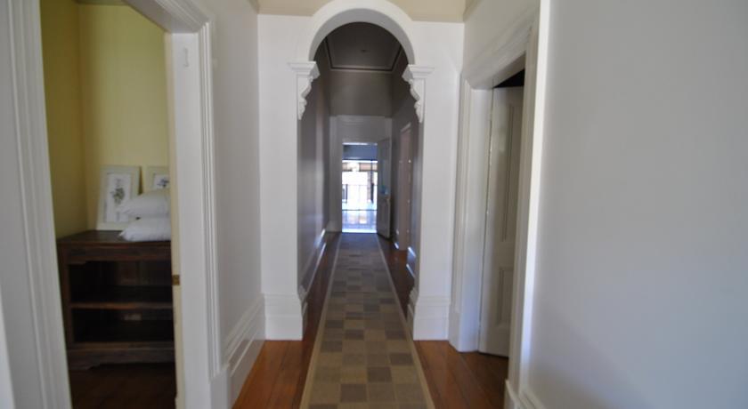 Апартаменты Rowan Manor