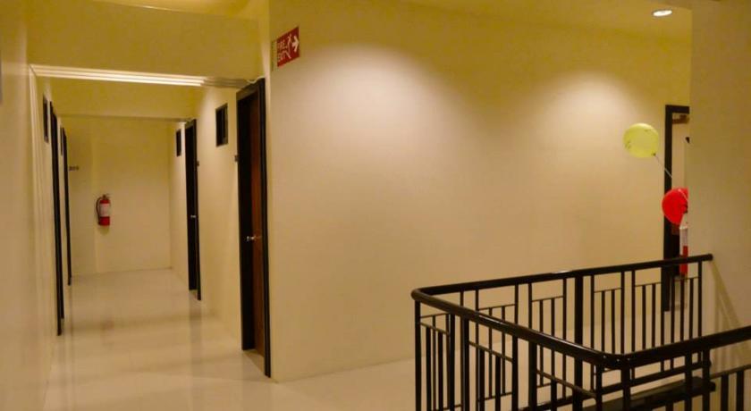 Отель Rozen Suites Paradise
