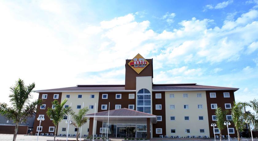 Отель Hotel 10 Dourados