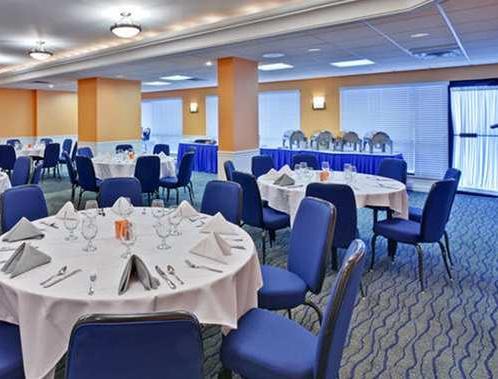 Отель DoubleTree by Hilton Buffalo-Amherst