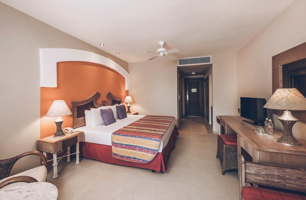 Отель Iberostar Bahia Hotel