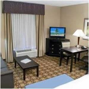 Отель Hampton Inn & Suites Charlotte-Airport