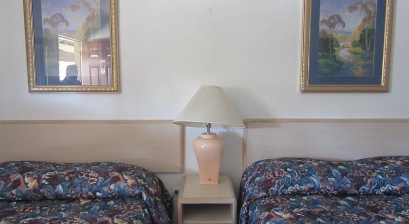 Отель Elmwood Motel