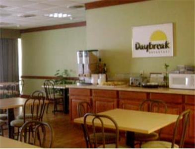 Отель Alice-Days Inn  Golfing Area