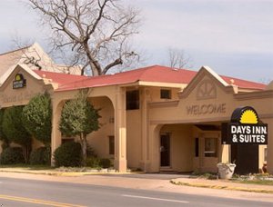 Отель Days Inn and Suites Auburn