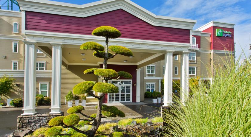 Отель Holiday Inn Express Hotel & Suites ASTORIA