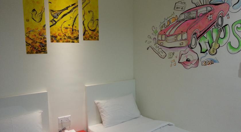 Отель Hotel Strawberry Fields