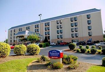 Отель Fairfield Inn and Suites by Marriott Winston-Salem Hanes Mall