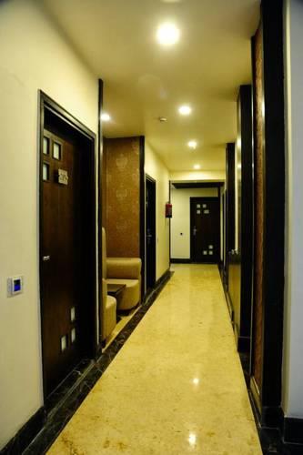 Отель Hotel JH E18HTEEN