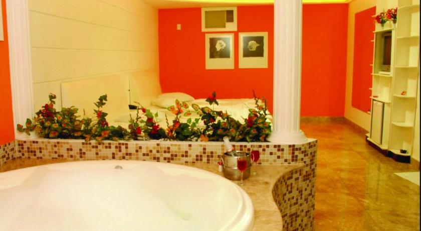 Отель Plaza Motel (Adult only)