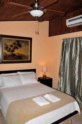 La Fortuna Suites