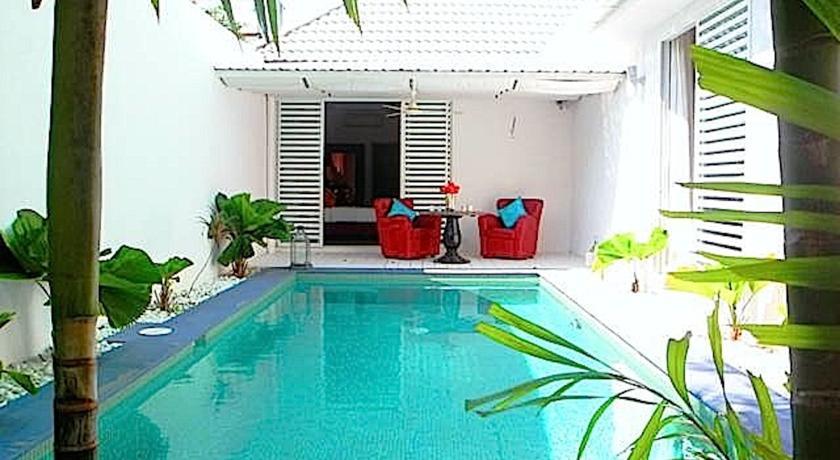 Cozy Pool Holiday home