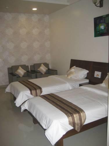Compact Maple Leaf, E City