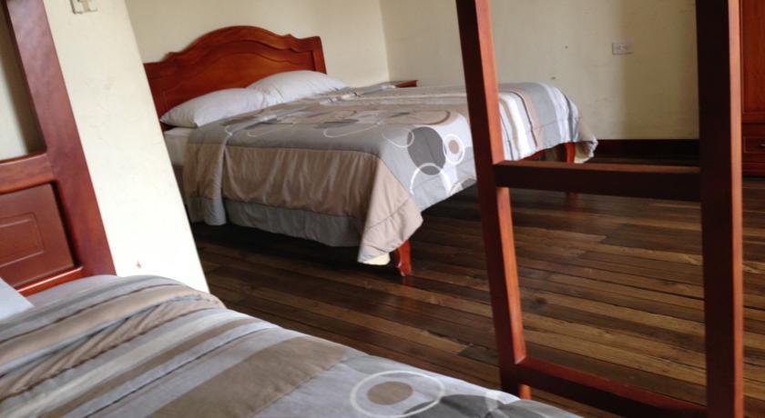 Гостевой дом Hostal Alvanos