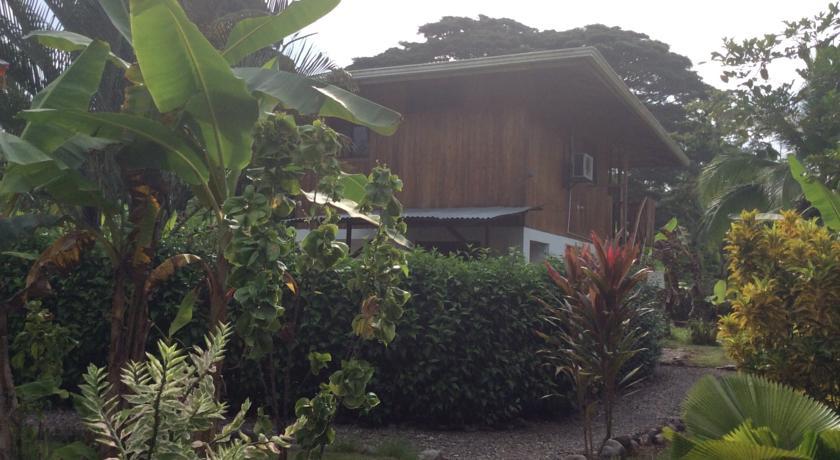Отель Casas y Cabinas Los Tucanes