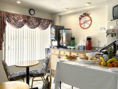 Отель Howard Johnson Inn Bradenton-Sarasota Airport