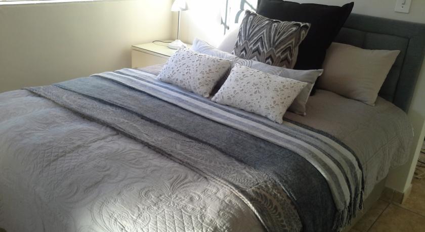 Мини-отель Clare's Bed and Breakfast