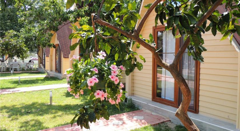 Отель Idavilla Bungalow Hotel