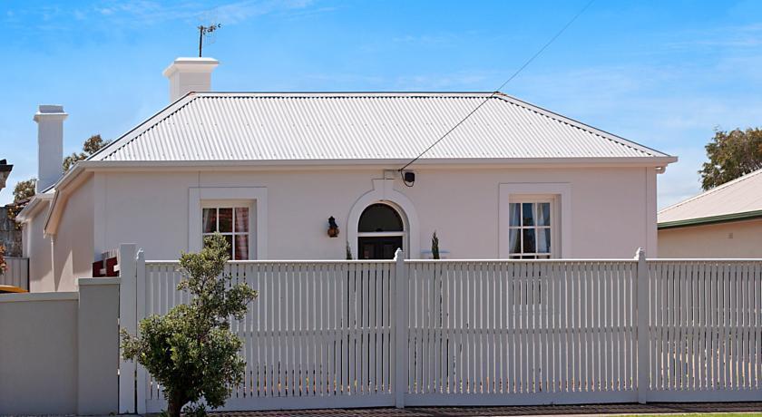 Апартаменты Historic Central Cottage In Warrnambool