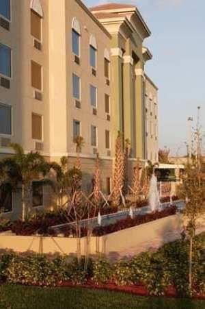 Отель Hampton Inn & Suites Wellington