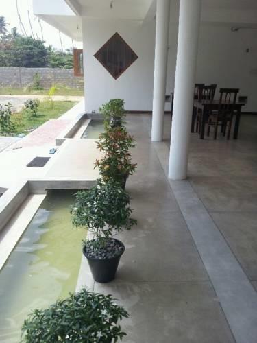 Отель Weligama Ocean Breeze