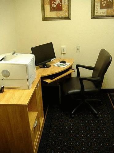 Отель Candlewood Suites Washington-Fairfax