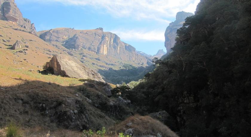Отель Drakensberg Gardens Fairways Unit 114