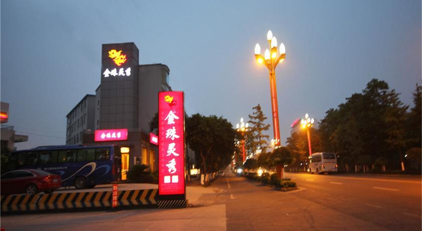 Отель Jinzhu Witty Hotel Mountain Emei