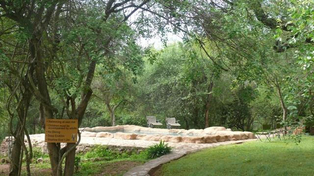 Отель Baluleni Safari Lodge