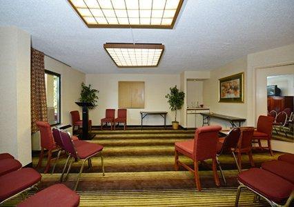 Отель Quality Inn University