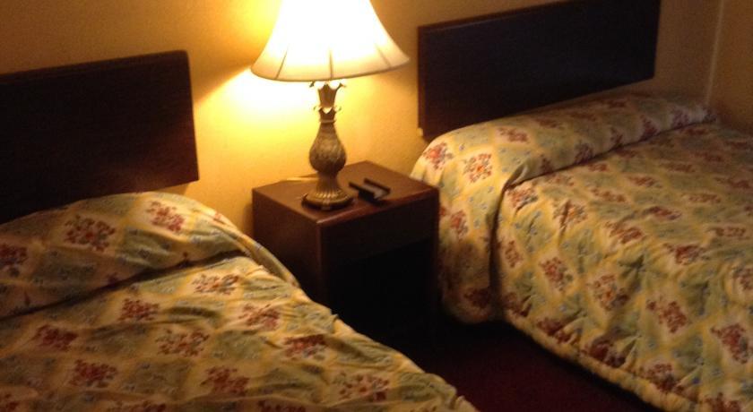 Отель Deluxe Inn