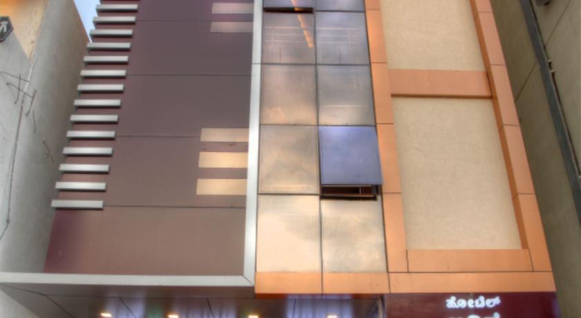 Отель Hotel Aditya