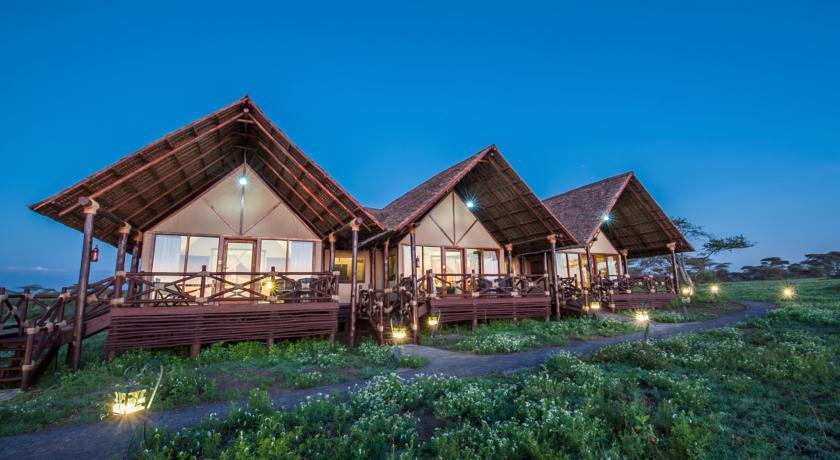 Отель Lake Ndutu Luxury Tented Lodge