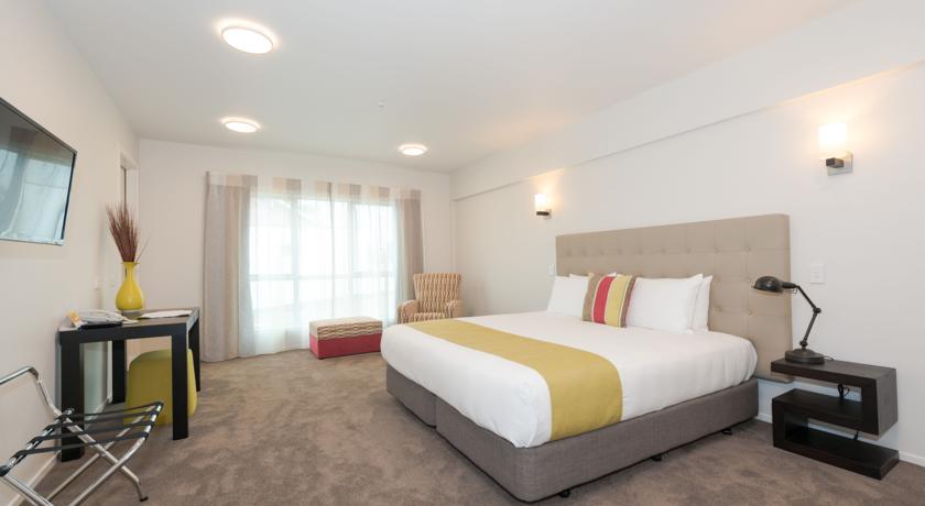 Отель Clarion Suites Ambassador