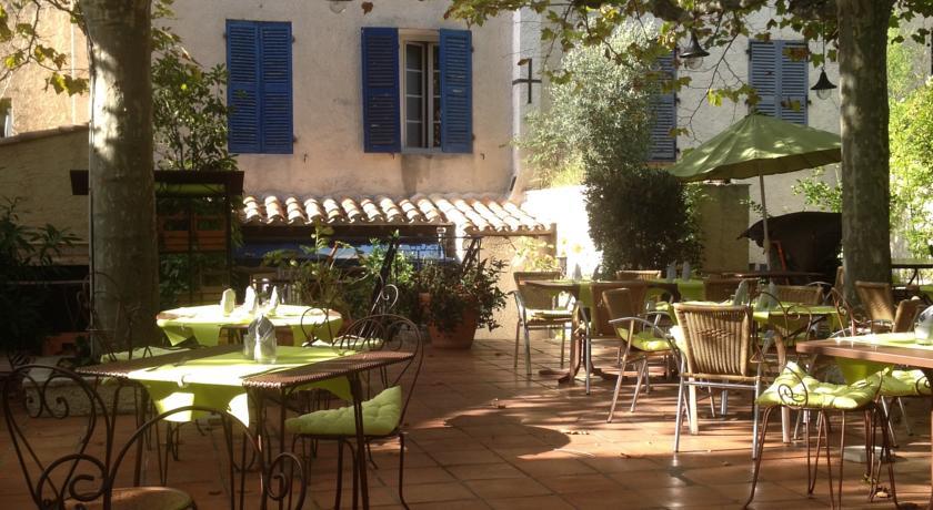 Отель Le Clos Des Arômes