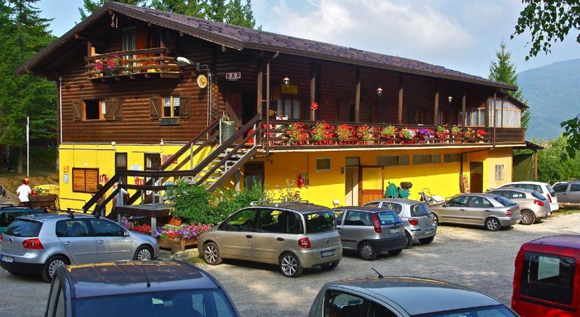 Отель Camping Yoghi e Bubu