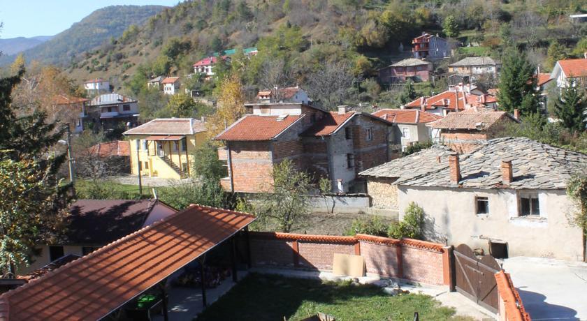 Отель Family Hotel Rojen Rest