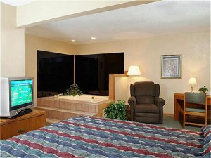 Отель Heartland Inn Waterloo Hwy 63 South